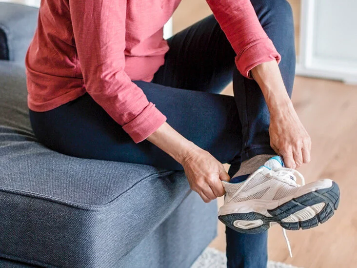 adjustable shoes for swollen feet